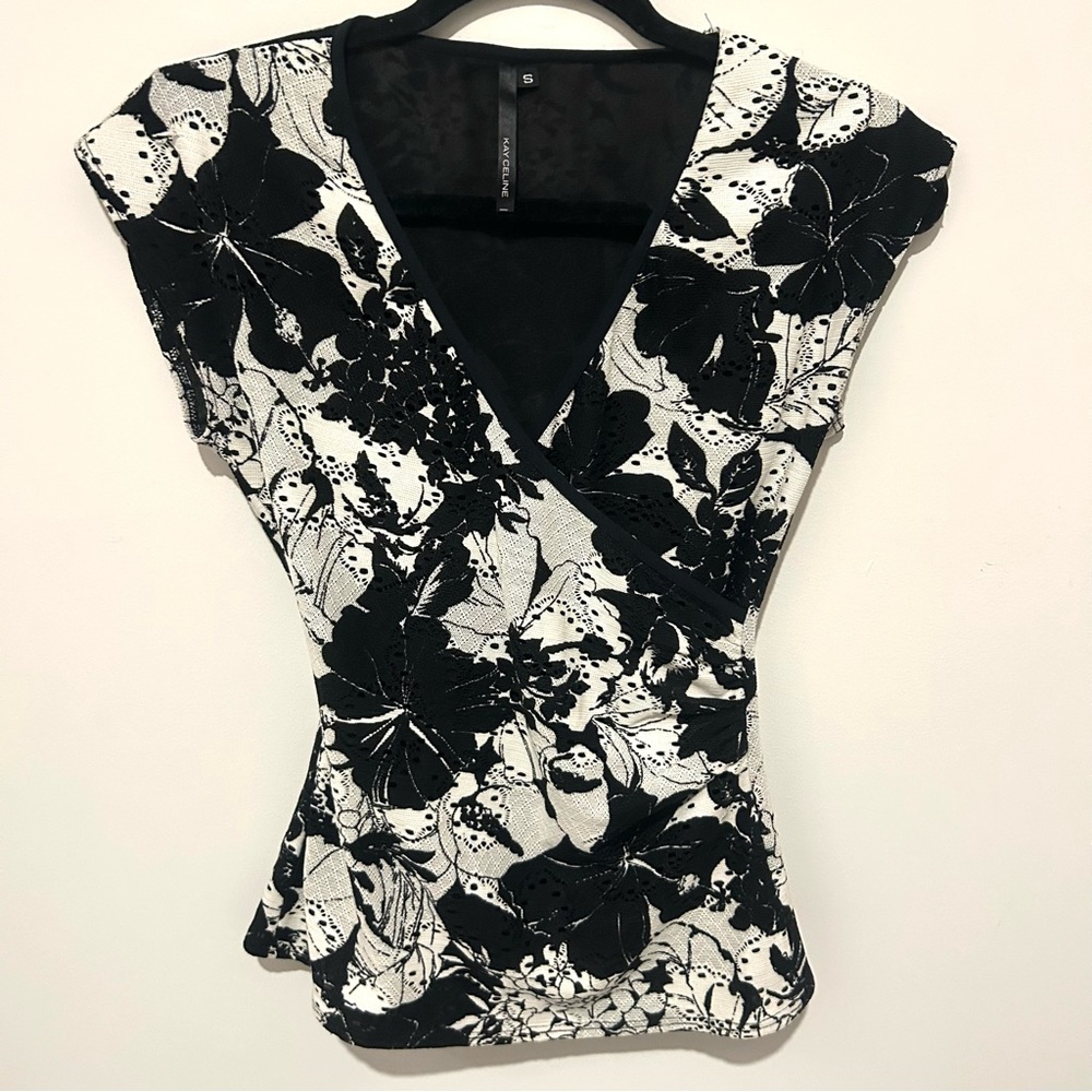 VTG Kay Celine Stretchy Lace Top V-Neck Short Sleeve Black/Cream  Small Y2K